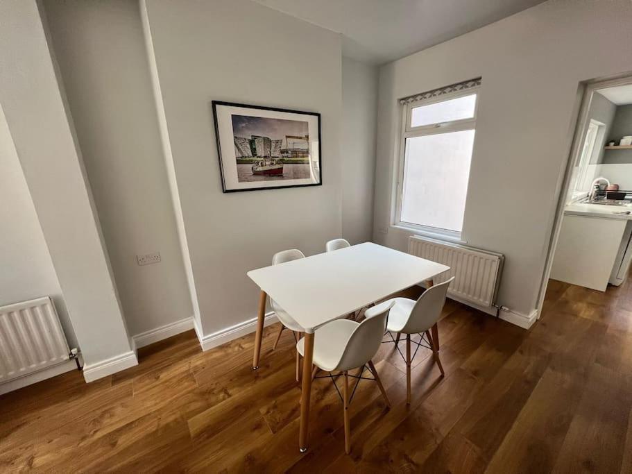 Cosy 2 Bedroom Town House Close To City Centre Belfast Buitenkant foto